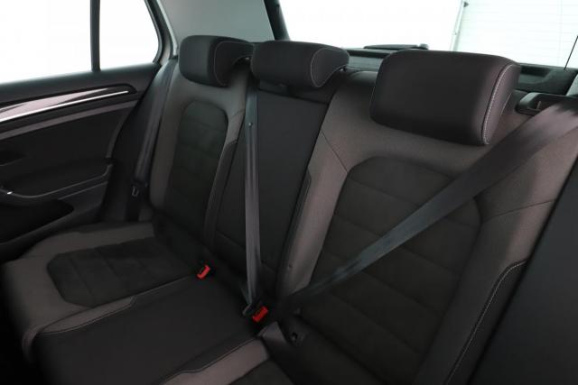Volkswagen Golf image 8