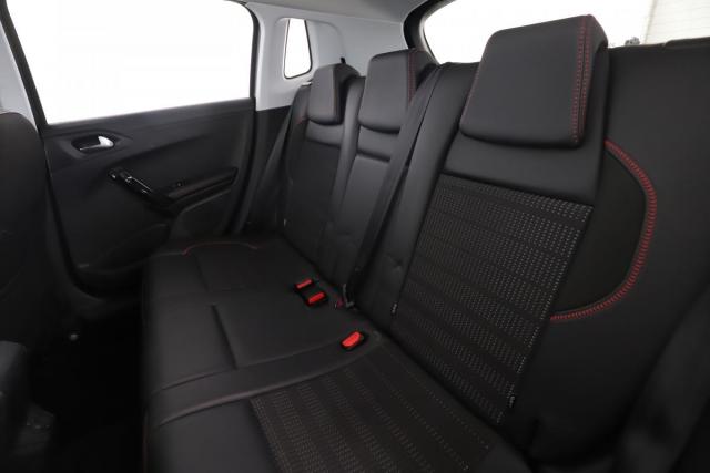 Peugeot 2008 image 2
