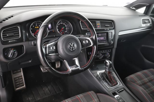 Volkswagen Golf image 8