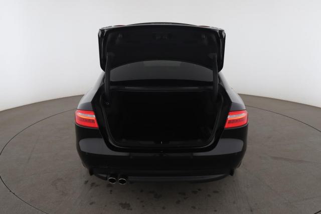 Jaguar Xe image 5
