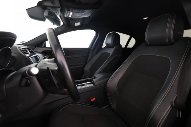 Jaguar Xe image 4