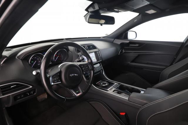 Jaguar Xe image 9