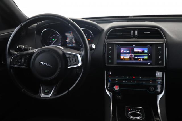 Jaguar Xe image 7