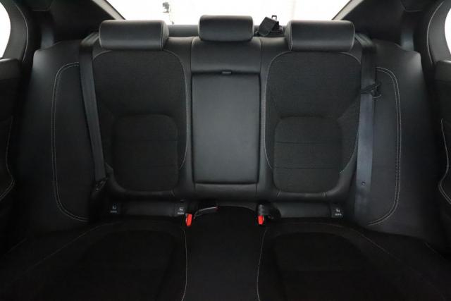 Jaguar Xe image 8