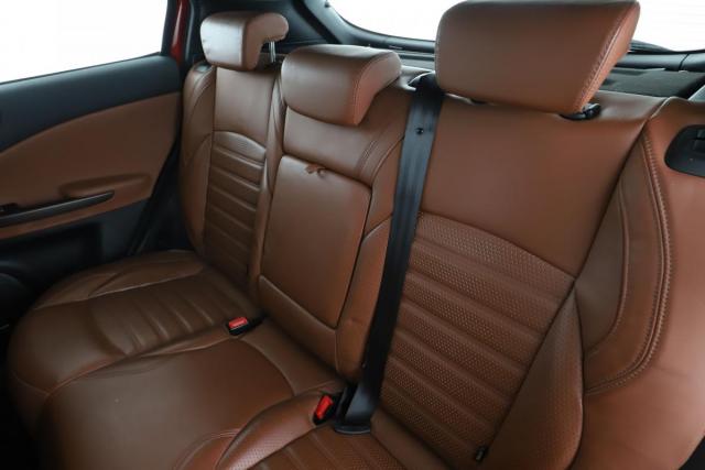 Alfa Romeo Giulietta image 8