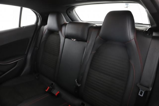 Mercedes Benz Gla image 6