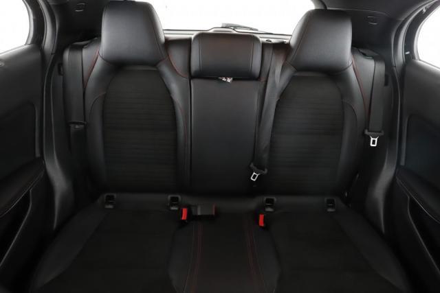 Mercedes Benz Gla image 8