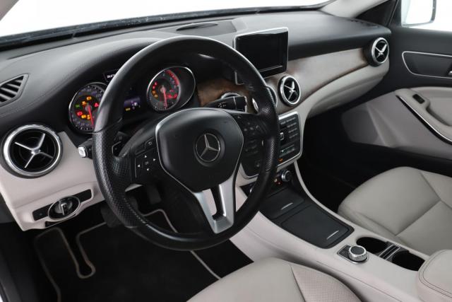 Mercedes Benz Gla image 8