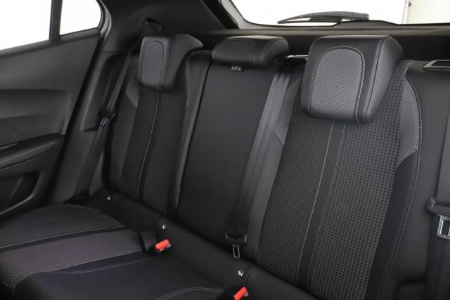 Peugeot 2008 image 8