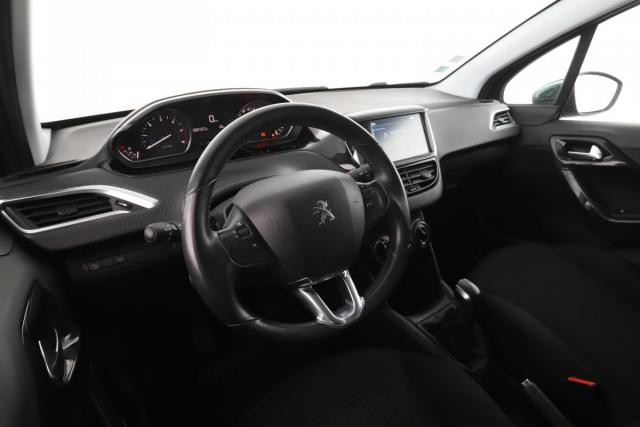 Peugeot 208 image 2
