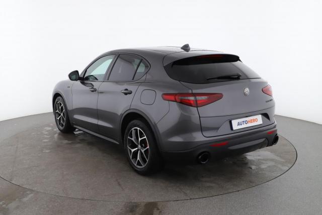Alfa Romeo Stelvio image 8