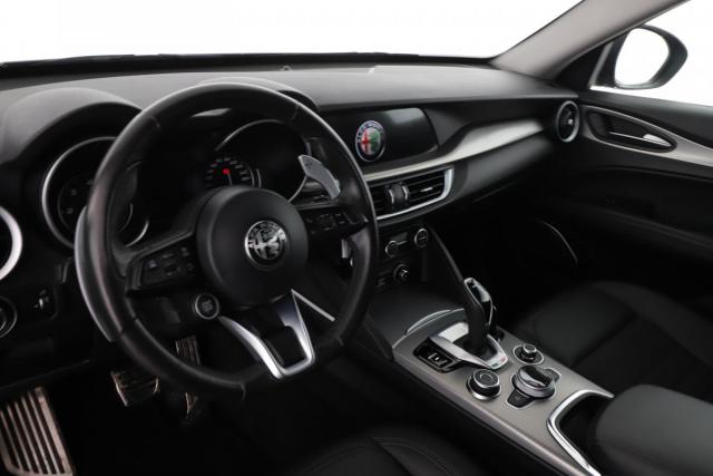 Alfa Romeo Stelvio image 1