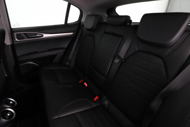 Alfa Romeo Stelvio image 3