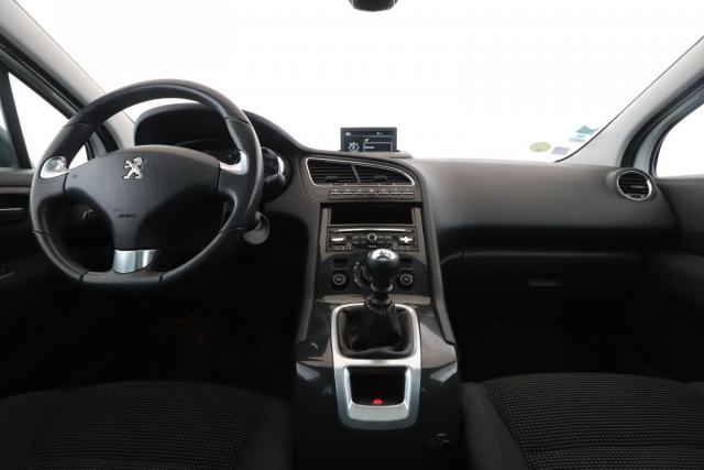 Peugeot 5008 image 9