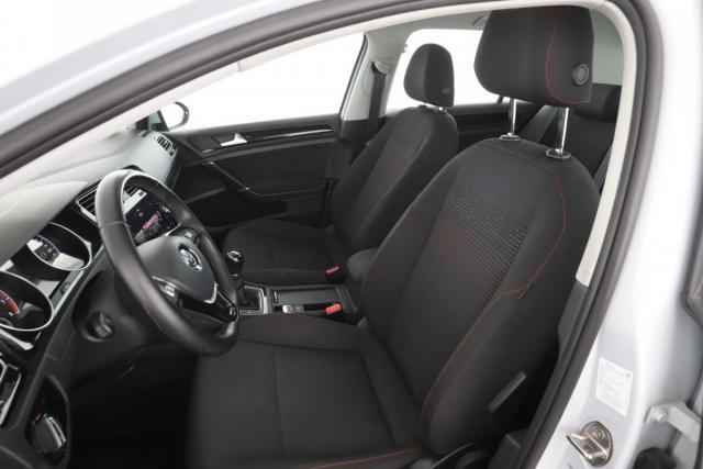 Volkswagen Golf image 9