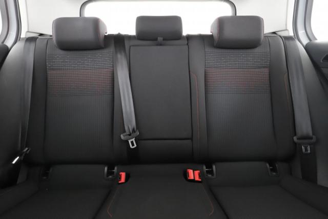 Volkswagen Golf image 6
