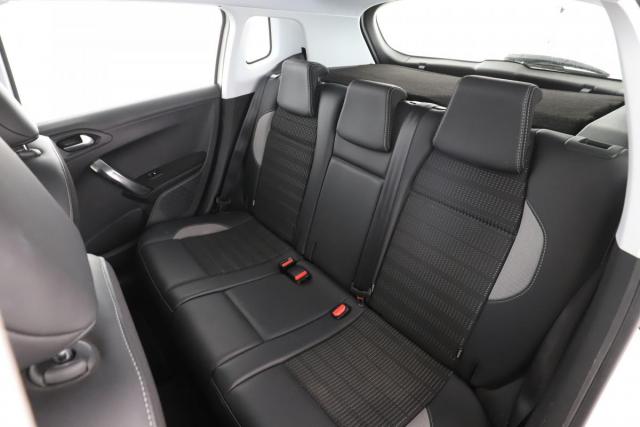Peugeot 2008 image 3