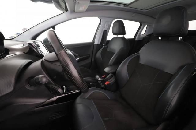 Peugeot 2008 image 2