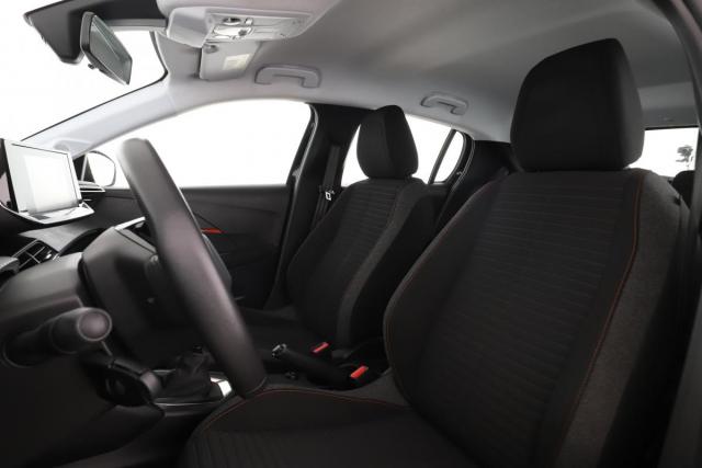 Peugeot 208 image 7