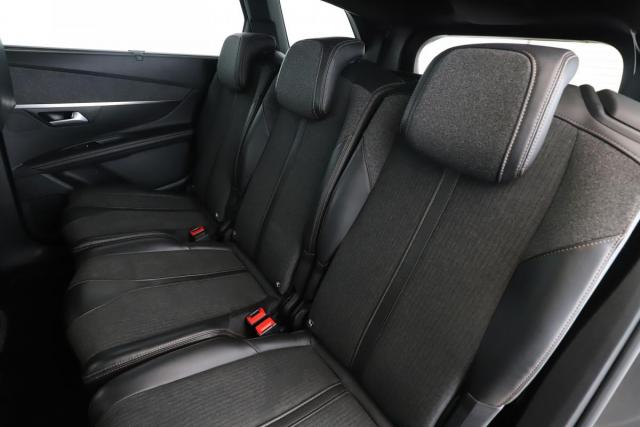 Peugeot 5008 image 2