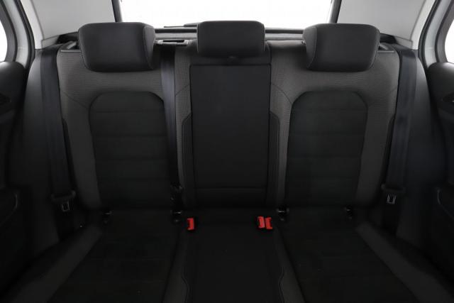 Volkswagen Golf image 9