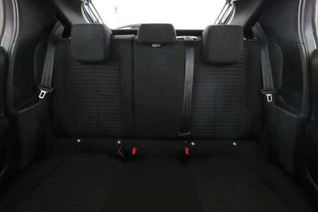 Peugeot 208 image 7