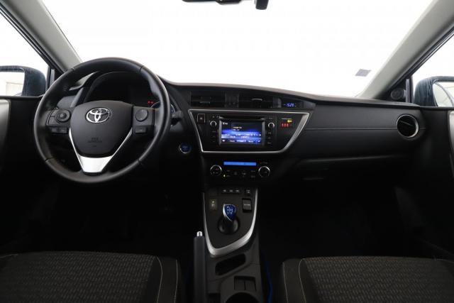 Toyota Auris image 1
