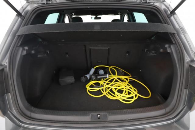 Volkswagen Golf image 8