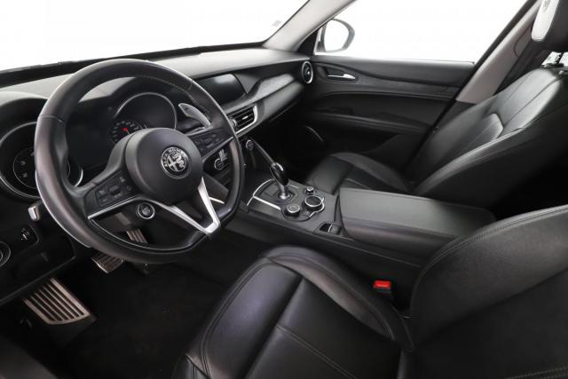 Alfa Romeo Stelvio image 6