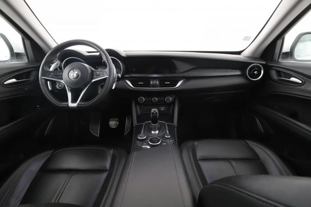 Alfa Romeo Stelvio image 8