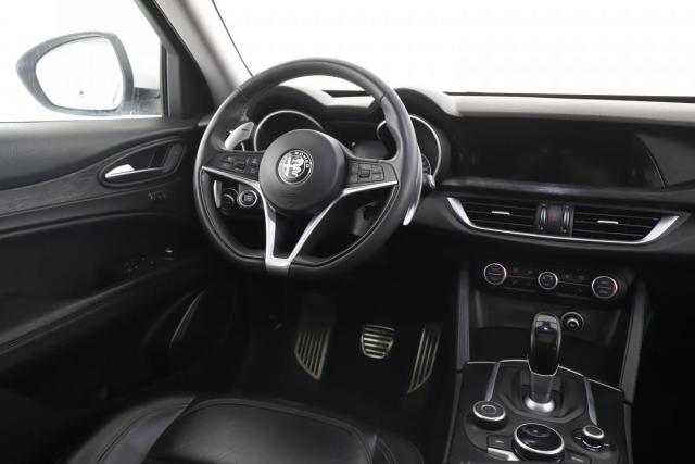Alfa Romeo Stelvio image 4