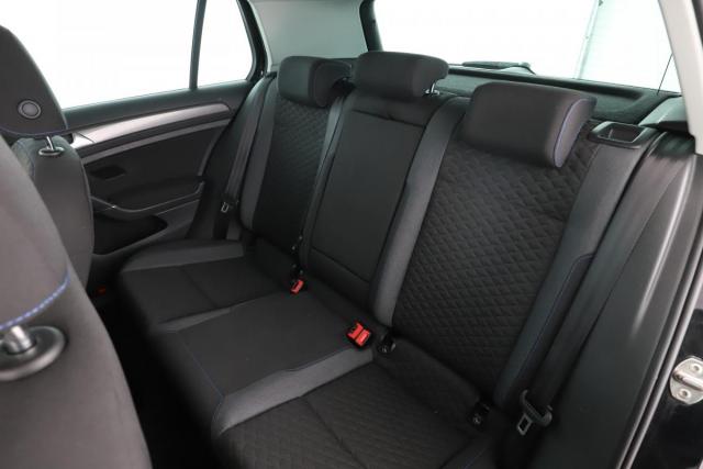 Volkswagen Golf image 9