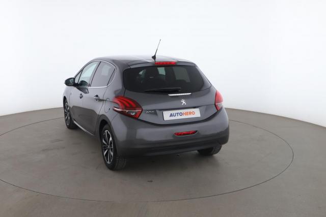 Peugeot 208 image 1