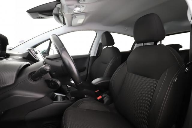 Peugeot 208 image 9