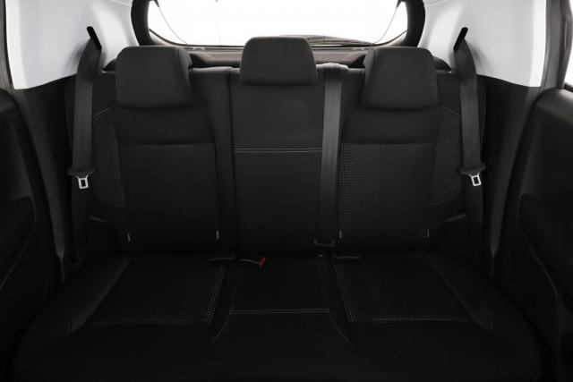 Peugeot 208 image 8