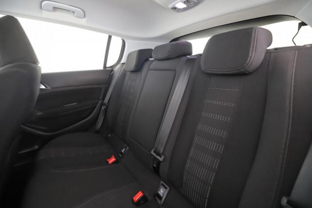 Peugeot 308 image 8
