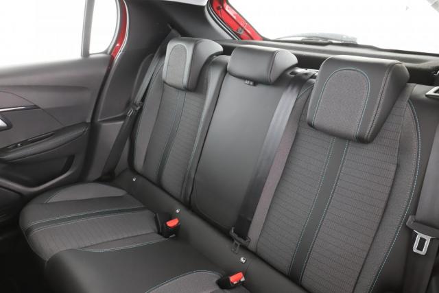 Peugeot 208 image 7