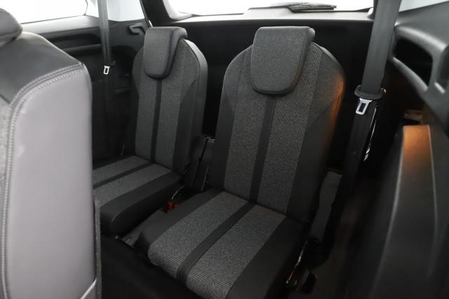 Peugeot 5008 image 4