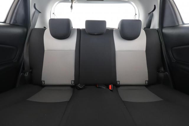 Toyota Yaris image 9