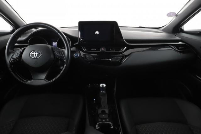 Toyota C-Hr image 8