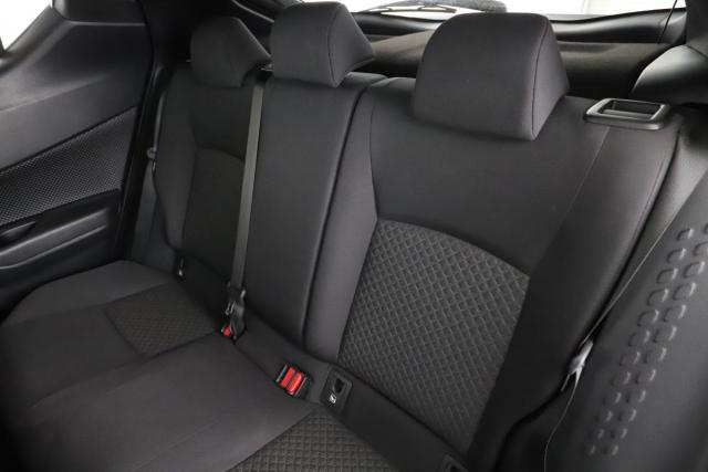 Toyota C-Hr image 2