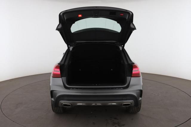 Mercedes Benz Gla image 1