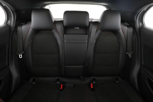 Mercedes Benz Gla image 8