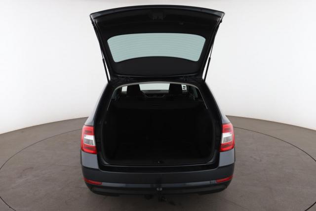 Skoda Octavia image 2