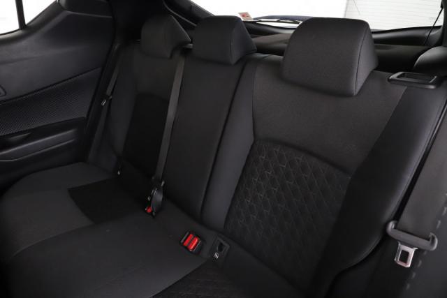 Toyota C-Hr image 8