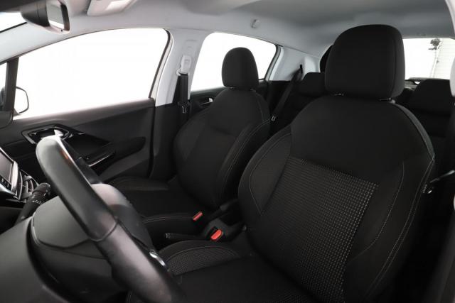 Peugeot 208 image 1