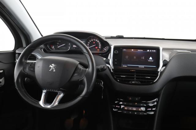 Peugeot 208 image 8