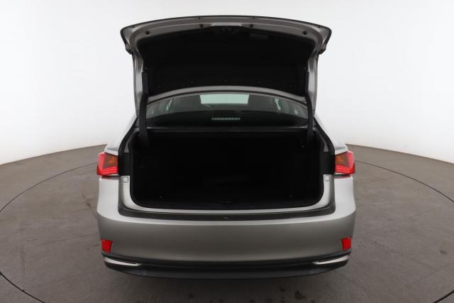 Lexus Is image 8