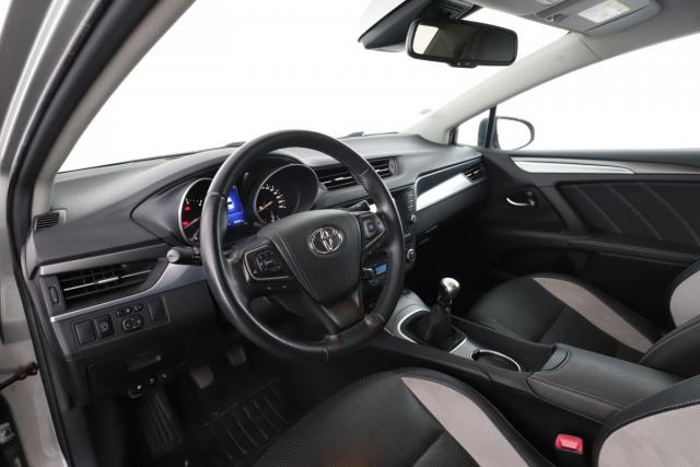 Toyota Avensis image 2