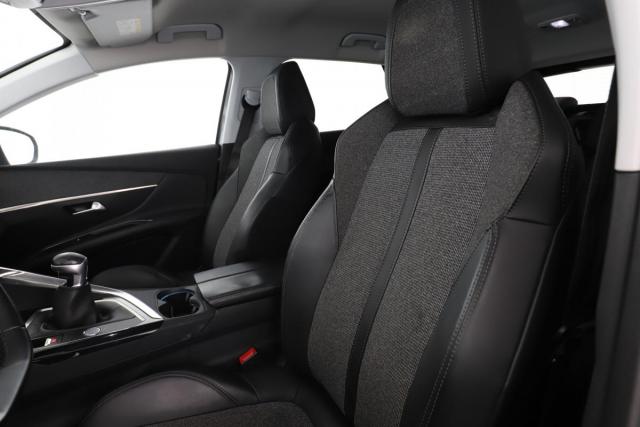 Peugeot 3008 image 2